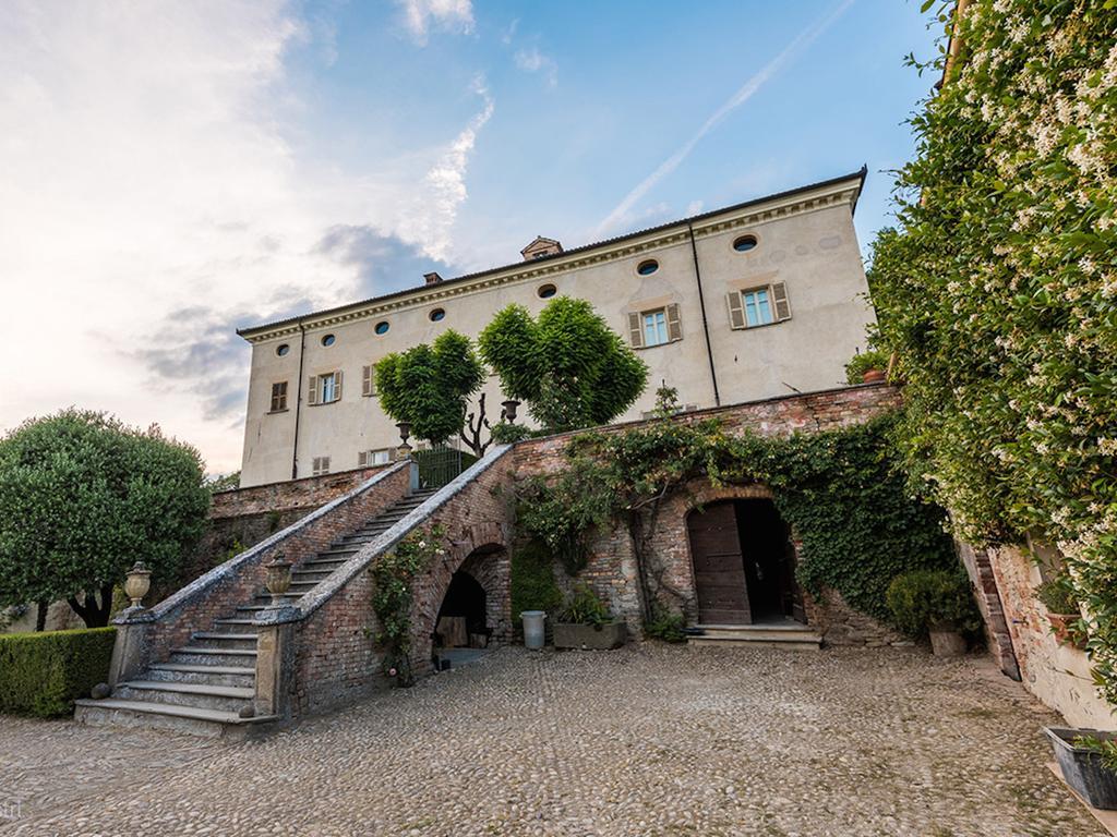 Castello Di Coazzolo Bed & Breakfast Neive Exterior photo