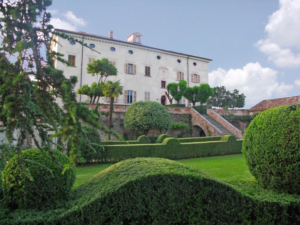 Castello Di Coazzolo Bed & Breakfast Neive Exterior photo