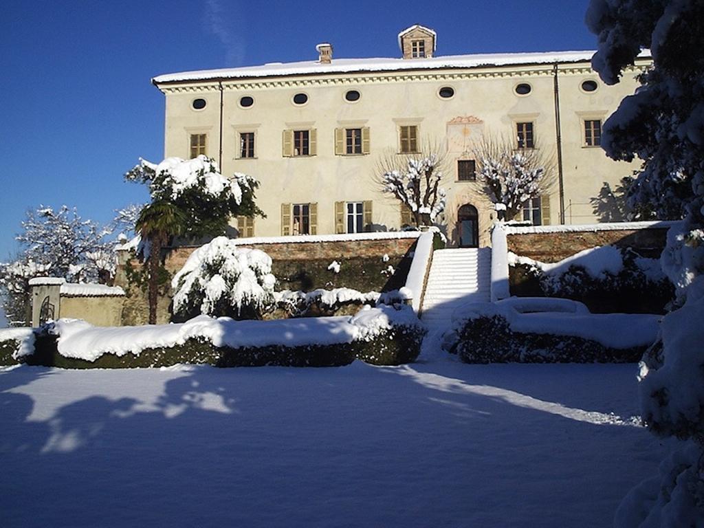Castello Di Coazzolo Bed & Breakfast Neive Exterior photo